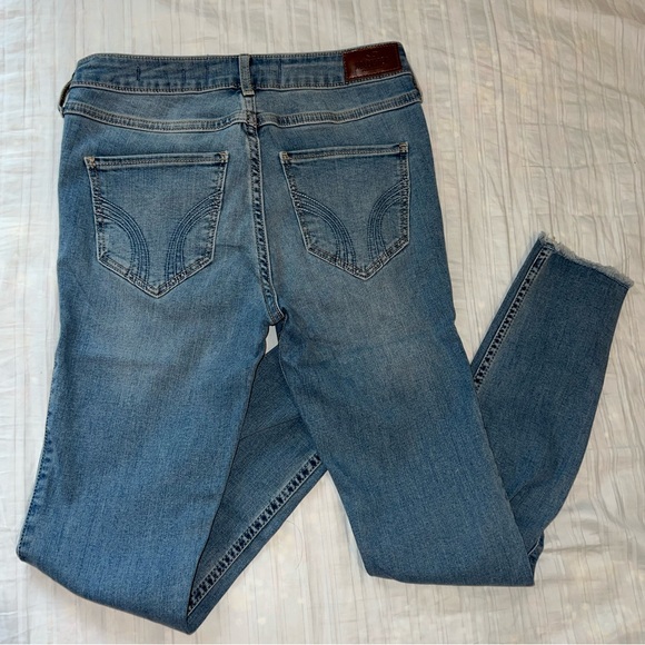Hollister Mid-rise Skinny Jeans - Picture 4 of 5